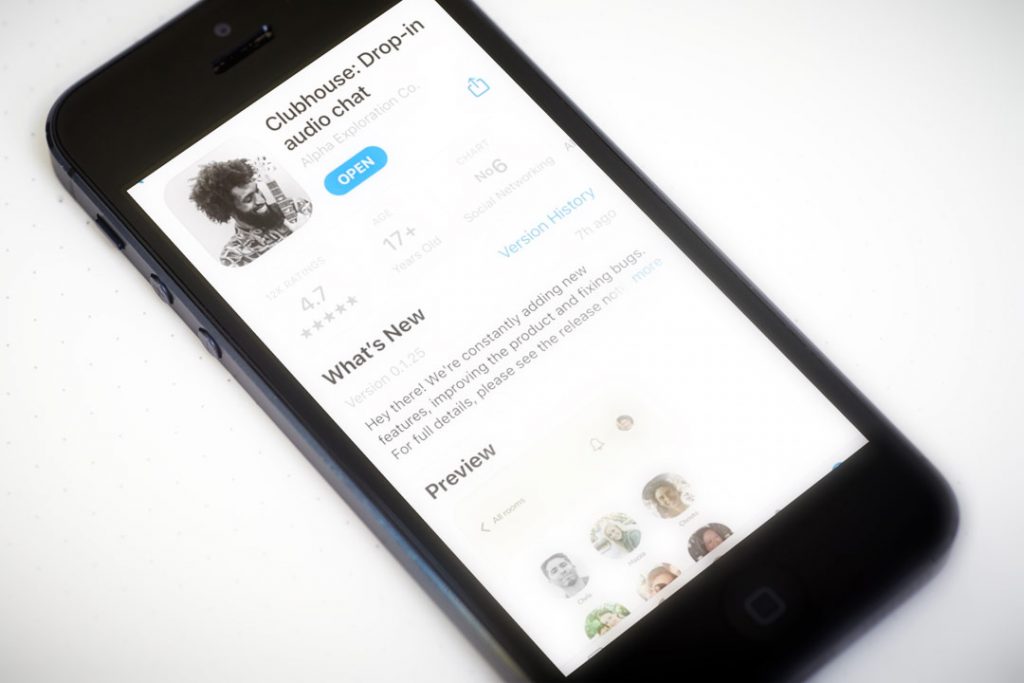 تطبيق كلوب هاوس علي ايفون